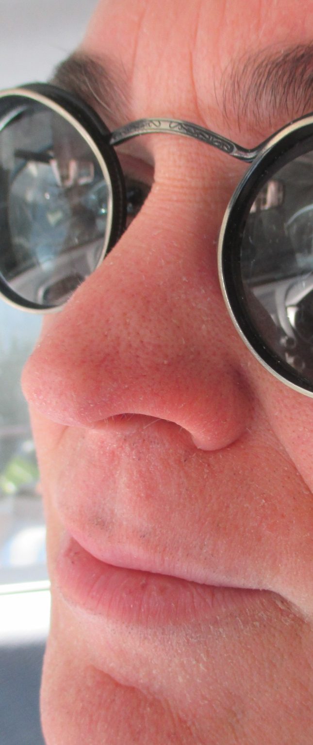 cropped-Bruce-Dark-Glasses-3.jpg